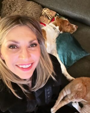 Clara de Sousa Instagram - Só loiros 👩🏼🐶🐈 cada um de sua raça 🤣
Bom fim‑de‑semana! 
#chilloutfridaynight