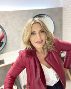 Clara de Sousa Instagram - Estou pronta. Vamos a isso! Debate das televisões entre @antoniocostapm e @ruiriopsd a partir das 20h30, com @sarapaints e João Adelino Faria “num canal perto de si”. #legislativas2022