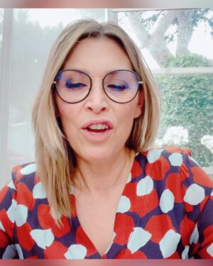 Clara de Sousa Instagram - No dia 3 de Outubro pisarei o palco do Coliseu dos Recreios de Lisboa, enquanto apresentadora da 25a Gala dos Globos de Ouro. Será uma cerimónia memorável carregada de emoção… e o primeiro grande evento pos-pandemia. 
Por tudo isto, aceitei o desafio. 
25 anos! 
Tanta história! 
Tantas vidas. 
Tanta emoção! 
Tanto de nós! 

#globosdeouro2021 #25anos25premios #sic #revistacaras