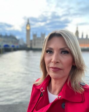 Clara de Sousa Instagram - Faltam menos de 40 horas para a coroação. Estamos em Londres para seguir passo-a-passo estes dias históricos. 
#coroacaocarlosiii #coronation2023