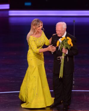 Clara de Sousa Instagram - Dois momentos únicos na Gala dos Globos de Ouro deste ano. A homenagem a Ruy de Carvalho que aos 96 anos disse o essencial: “Vivam a vida intensamente, façam como eu. Vivam, vivam, vivam!” E o Globo de Mérito e Excelência para @filipelaferia.oficial que agradeceu ao público e aos actores, emocionou-se ao falar da família e rematou com um apelo a Carlos Moedas: “Não deixe mais destruir teatros em Lisboa. Por favor!” 
São momentos como estes que fazem dos Globos de Ouro um espectáculo tão especial. 
Fotos @ruivalido 
#globosdeouro2023 
#momentosdeemocao 
#sic