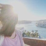Claudia Gusmano Instagram - Quando fai la tua prima vacanza da sola, scopri che sei felice e allora decidi di farti una foto da sola… no anzi due ❤️😂 Porto, Portugal