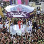 Claudia Leitte Instagram - Deixa eu te bagunçar no #CarnavalDaMinhaVida?! Tô indo ali fazer show, cheia desse “calor” no coração!!!! 🧸🎡🎠😍