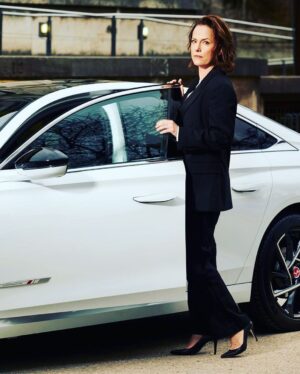 Claudia Michelsen Instagram - Merci @ds.de für die langjährige Unterstützung und Zusammenarbeit✨ #markenbotschafterin #werbung @andre.kirsch_photography @susie.hartmann