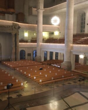 Claudia Michelsen Instagram - 18/12 Kreuzkirche Dresden #aufzeichnung mit aber ohne Kruzianern @adventskonzert #durchalten ..🕊 #thomasreiche @annette_kamont