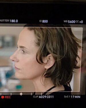 Claudia Michelsen Instagram - Woche 2 schon fast vorbei.. 💥Ensemblestück #Auf dem Grund # @karin_hanczewski #michaelwittenborn #eleonoreweissgerber @ard @ndr #haareab 💥 photomakeup💕 @virginie.thomann