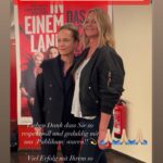 Claudia Michelsen Instagram - Im Kinooooo 🌈 @in.einem.land.film ⭐️⭐️⭐️