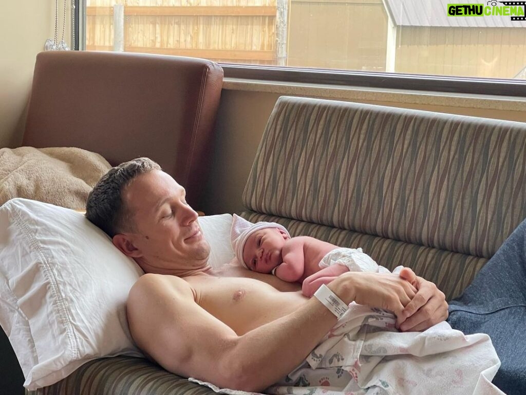Colin O'Brady Instagram - HE’S HERE!! 👶 Banks Besaw O’Brady Born June 10th at 4:04am 7lbs, 9oz 21 inches It was incredible to witness @jennabesaw power and strength with a 100% natural birth. We are deeply grateful to have had zero complications in delivery. Happy and healthy baby and Mama. It also happens to be Jenna B’s birthday today. Happy birthday Mama. 🎉 The adventure of a lifetime begins now!! Jackson Hole, Wyoming