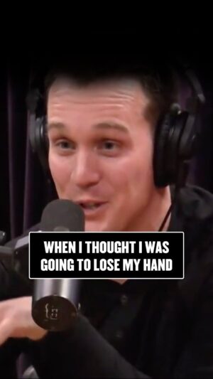 Colin O'Brady Instagram - That time I thought I was going to lose my hand — but was going to summit Everest anyway. 🤷🏻‍♂️👆🏼

Moral of the story: Don’t get caught up in the noise. All you have to do is focus on your end goal. And trust that the rest will take care of itself.

(via @joerogan)