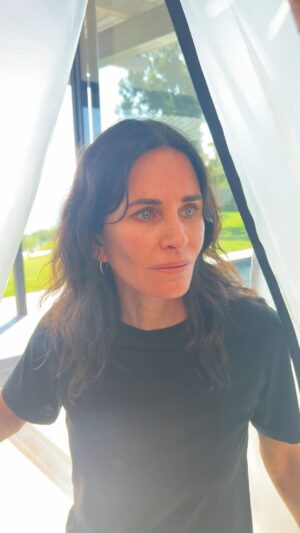 Courteney Cox Instagram - 😳