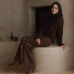 Courteney Cox Instagram - I love the holidays and the scents that remind us of this time of year. I’ve always wanted to create a candle that would capture that warm feeling. Balsam Fireplace is everything I could have dreamt of; evergreen pine, juniper spice and salted amber with the rich warm essence of a crackling fire all wrapped up in a simple but elegant vessel. I’m really excited this is finally out. Thank you to the incredible photographer @rvstapleton and set designer @colinking for their amazing work. And to @Trudiestyler for letting us shoot in her beautifully designed home by @axelvervoordt