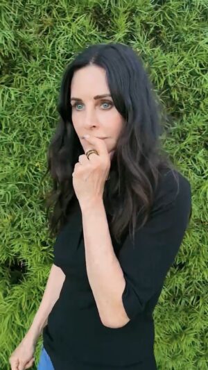 Courteney Cox Instagram - The missing piece 🦷
#shelsilverstein 
#yourenotalone