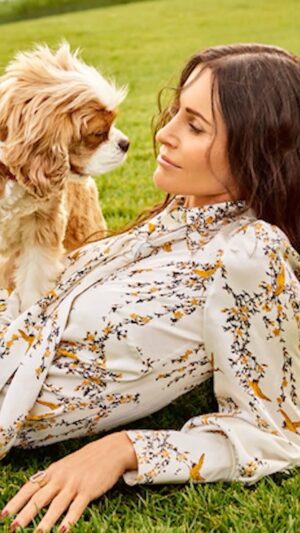 Courteney Cox Instagram - Always been a people pleaser.
Thanks for having me @people 
📸 @peggysirota 
✂️ @mrchrismcmillan 
💄 @genevieveherr 
👗 @maryammalakpour 
@homecourt