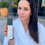 Courteney Cox Instagram - I guess @jenniferaniston knows what she’s doing 😉