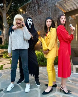 Courteney Cox Instagram - When your guests unexpectedly show up as the Scream cast. Forget Facebook…this is meta! 
#scream