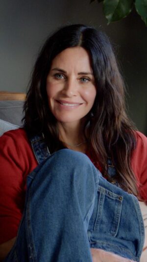 Courteney Cox Instagram - Feels like yesterday… #tbt #friendsreunion