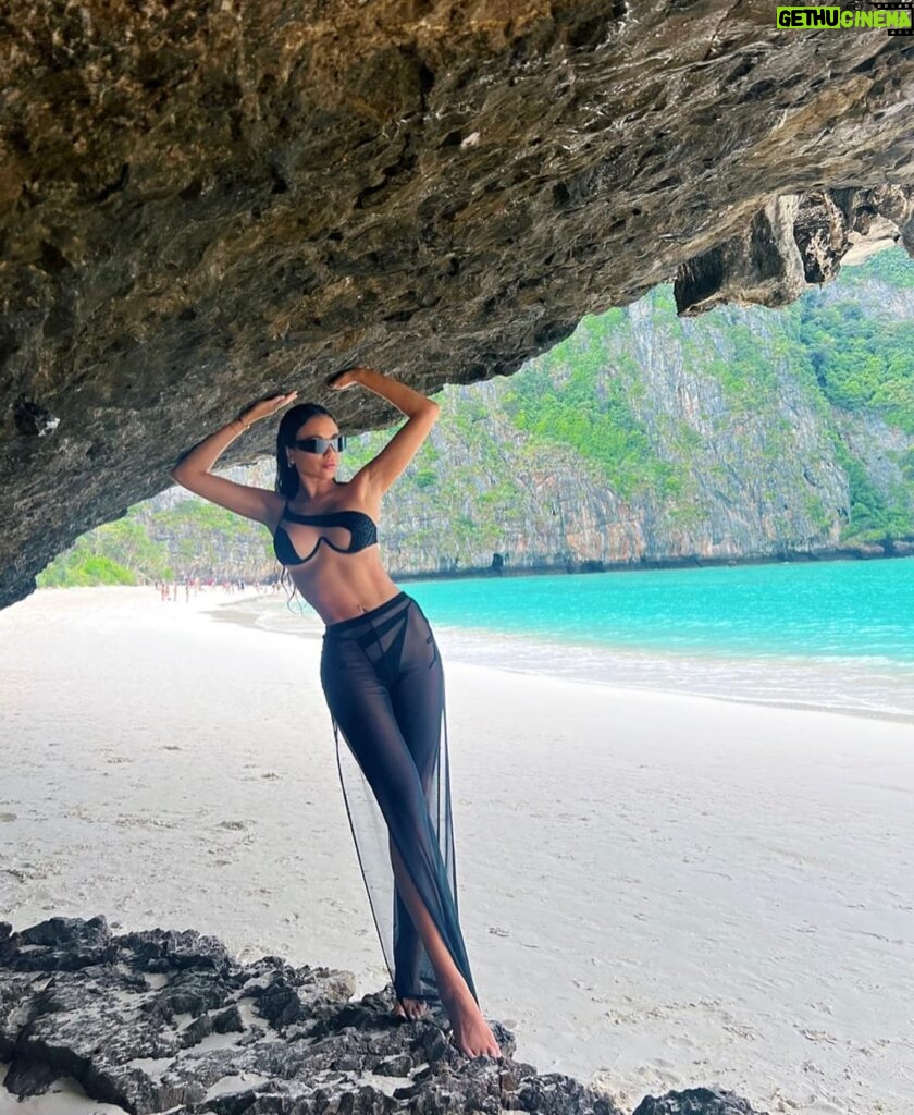 Courtney Boerner Instagram - Missing Thailand 🇹🇭🏝️ Phi Phi Islands