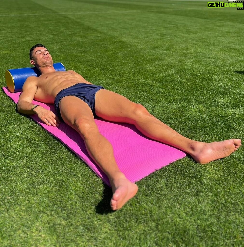 Cristiano Ronaldo Instagram - Nothing beats a little sunshine after training ☀️👌🏽