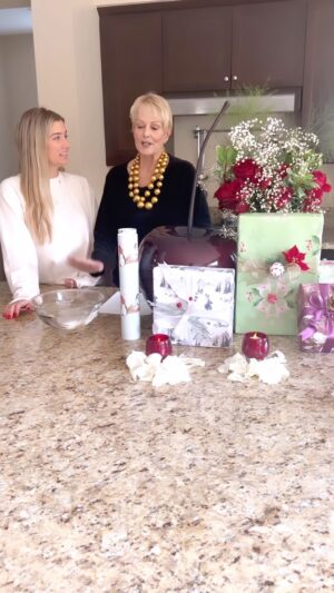 Cristina Ferrare Instagram - Totally magical please watch, this wrapping paper is so extraordinary, “it’s as thoughtful as the gift itself.” 
Happy holidays, love Cristina and @ariannasalyards_ ! 🌎🌍🎁
-

#christmas #merrychristmas #christmaswrappingideas #christmasiscoming #christmassrapping #christmassrap #holiday #christmstime #christmaspaper #givingseason