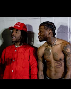 D.C. Young Fly Instagram - It’s always fun Hosting wit my Brudda @chrisbrownofficial 💪🏾💪🏾🔥 tour was offf the chainnnnn🎥🎥 Arguably one of the greatest performers I’ve witness 💪🏾 #NoDayzOff #TourHostingHustle