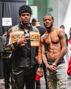 D.C. Young Fly Instagram - It’s always fun Hosting wit my Brudda @chrisbrownofficial 💪🏾💪🏾🔥 tour was offf the chainnnnn🎥🎥 Arguably one of the greatest performers I’ve witness 💪🏾 #NoDayzOff #TourHostingHustle