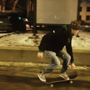 Ник Черников Instagram - Открываю стрит сезон, а на улице до сих пор снег. #доколе #sk8 #fs180to50x50bs180out