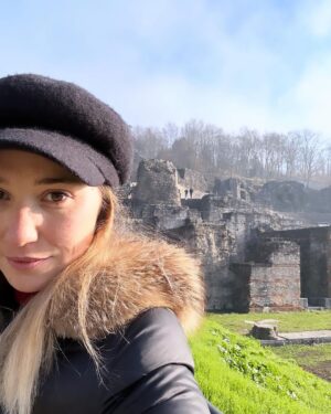 Déborah François Instagram - 🦁 🟰🍷🧀🍖🌮🌉🏛️ …. ✅