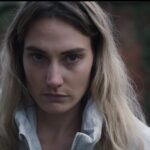 Déborah François Instagram - Ania et ses voix sont en route… 🫵👁 Mouton Noir à partir de mardi prochain sur la plateforme de @francetelevisions Avec @vanillelehmann @jeremygillet @ludmillamakowski 🎶 Benoit Dechaud 👕 Marion Brillouet 🏗 @clara.fin.carre #talentsadami @artistesadami @dacp_films @bienoubienprod @pictanovo @sacem @festivaldecannes