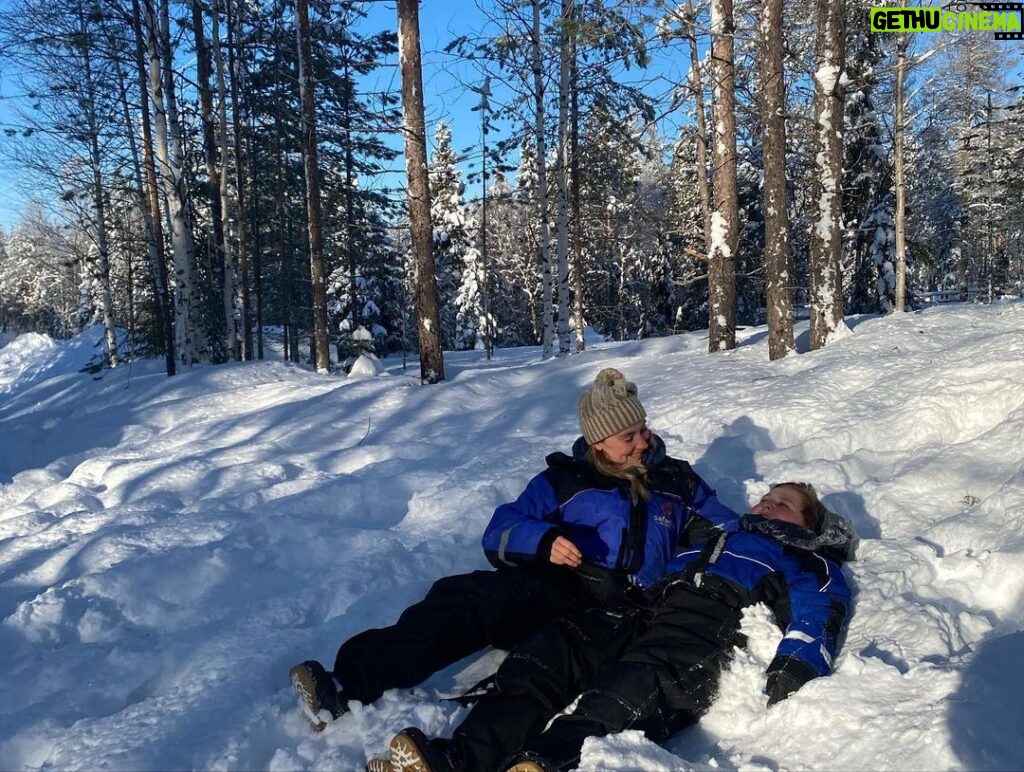 Déborah François Instagram - Givrée mais heureuse 🥶 Laponie