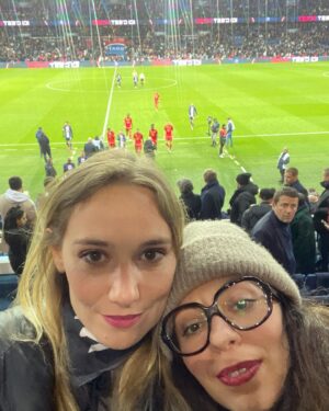 Déborah François Instagram - On s’est amusées comme des petites folles!!! 👯‍♀️⚽️ #parisestmagique #psg
