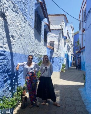 Déborah François Instagram - #chaouen la bleue, sans filtre mais avec @gayanee_pierre et Fanny À-M. 💙🇲🇦