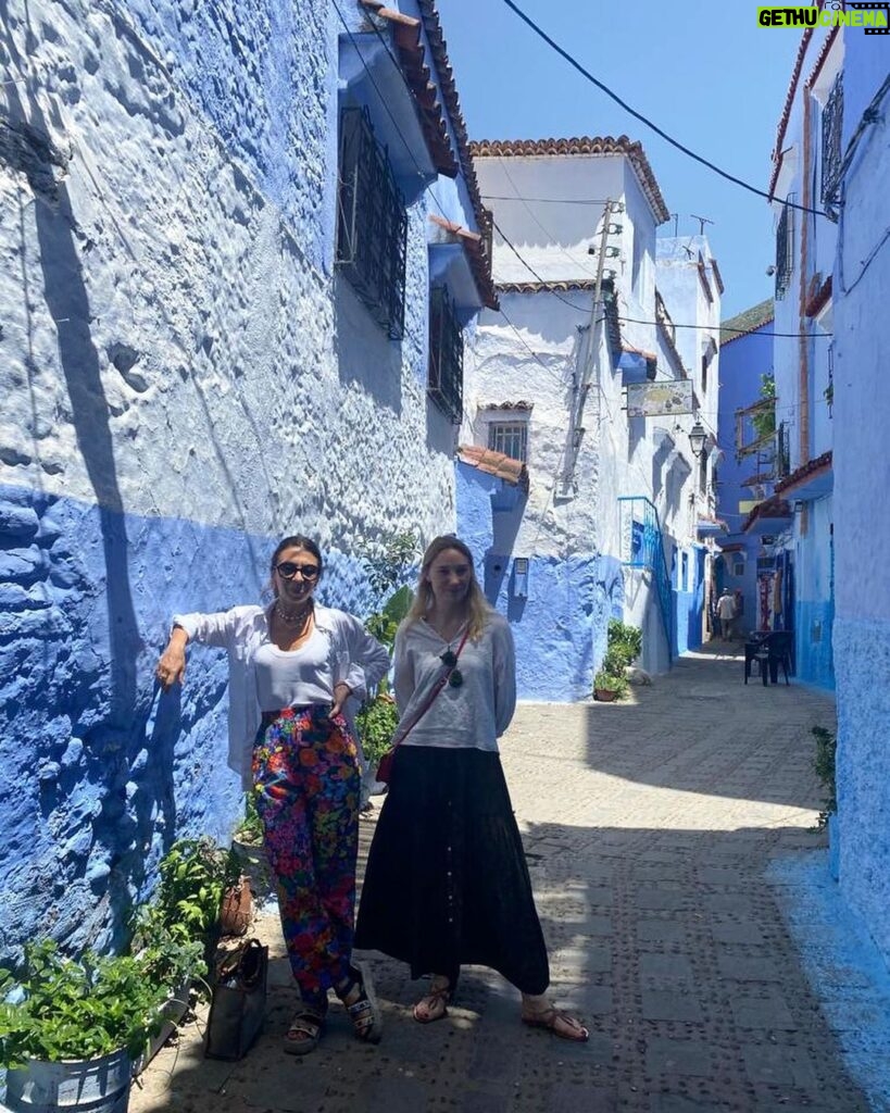 Déborah François Instagram - #chaouen la bleue, sans filtre mais avec @gayanee_pierre et Fanny À-M. 💙🇲🇦 Chaouen City - شاون سيتي