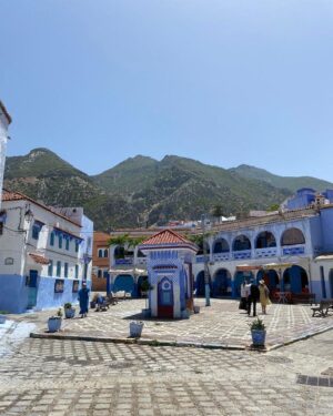 Déborah François Instagram - #chaouen la bleue, sans filtre mais avec @gayanee_pierre et Fanny À-M. 💙🇲🇦