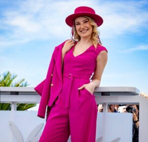 Déborah François Instagram - Pink lady 💕 @festivaldecannes 

👚 @liinasteinofficial 
Stylisme @gayanee_pierre 
💇‍♀️ @franckprovostparis @emma_guerri_ 
💄 @odilejimenezmua