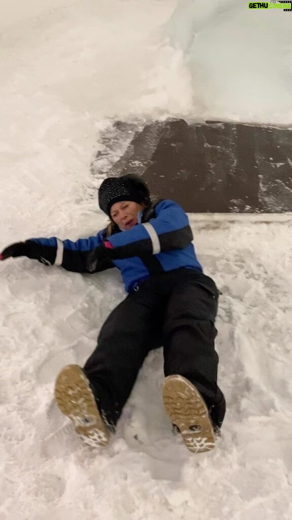 Déborah François Instagram - Best of Glissades 🛝🛷 Ps: aucun enfant n’a été blessé durant ces prises de vue. Pour les adultes, je ne garantis rien.