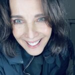 Désirée Nosbusch Instagram - Week 5 is in the can! Happy Weekend everybody 💓 @goodfriendsfilm @tailoredfilmsie Bray, Ireland
