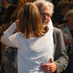 Désirée Nosbusch Instagram - Haut ass en trauregen Dag. D Welt huet e ganz Gudden a Grousse verluer an ech mäi wäertvolle Frënn. Wéi soss Du nach: ‚Mir hunn awer gutt gelaacht!‘ Jo Fränk, dat hu mir. Du wäers mir esou vill feelen. Merci Fränk! #frankfeitler #addifränk #💔 Heute ist ein trauriger Tag. Die Welt hat einen ganz großartigen Menschen und Theaterkünstler verloren. Und ich meinen wertvollen Freund. Danke, Frank! @lestheatresvdl