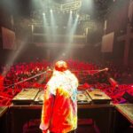 DJ Koo Instagram - HEAVY METAL SOUND HOUSE 2023 お越し頂きありがとうございます！！ 初参加でしたが、僕のROCK魂ブツけさせていただきました！！ セトリでございます 1. Iron Man (Live) / Black Sabbath 2. Woman From Tokyo / Deep Purple 3. Cat Scratch Fever / Ted Nugent 4. I Got the Fire / Montrose 5. Virgin Killer / Scorpions 6. Expect No Meacy / Nazareth 7. Hearts On Fire / BOW WOW 8. Crazy Train (Live) / Ozzy Osbourne ～掟破り～ 9. EZ DO DANCE / TRF 楽曲をイジるなんて御法度な自分が居ながらも DJスキルで何かカマしたいという DJ KOOも居て エフェクトやループマシーンぶちかまし まさかの超掟破りまでイカせて頂きましたw 今回 70年代の曲が多かったので音質的に CITTAで流してもパワーと迫力が出るように Pioneer DJM-A9からオーディオインターフェイスを通してMacに取り込み、EQをかけてリマスターしました なので！！かなりインパクトのある音でDJが出来たかと思います！！ お声掛け下さった伊藤政則アニキ、そしてROCKレジェンドの共演者皆さんに心から感謝 DO DANCEです！！ #heavymetalsoundhouse #サウンドハウス #伊藤政則 #DJKOO
