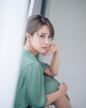 DaYuan Lin Instagram - 拖了那麼久才發🥲
因爲 #選擇困難症發作 
這就是為什麼每一次拍照我都很想迅速結束的原因
因爲越拍越多然後就選不出來了🫣
尤其是和熟悉的攝影師 @kay820one 凱華一起
太多好喜歡的最後也只能忍心刪去🥹

Thank you💞
妝髮 @sharonlunlun 
攝影 @kay820one 
服裝 @majeparis 

#淡淡的哀傷