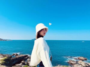 DaYuan Lin Instagram - 白色情人節快樂🤍
丹妮媽媽生日快樂❤️

雖然拍完戲有時獨自回到家看到沒有底迪的床一時間難過的情緒還是會突然湧現
但我已經比我想像中的自己還要勇敢很多了☺️🫶

空檔的時間能隨意的出門吃個飯
想要去哪就隨時出動的日子，其實也挺好的👐🏻

#底迪昨天說他一直都是最可愛的小寶寶 ❤️ 
#寶寶離開我的第十天