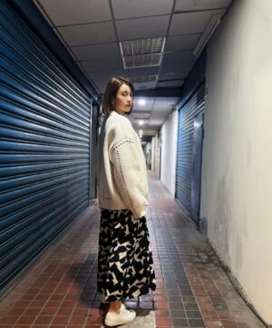 DaYuan Lin Instagram - 上星期的拍戲片段和水逆。

只是很平常的在等紅燈就被後面車輛追撞
我和我的小車就這樣成了夾心餅乾🫠

所幸我還活著，人沒事
大家都好好的
還有什麼比這個更重要的嗎☺️？
(不過還是很心疼我的小車車🥲

#我覺得當下的我比平常還冷靜欸
#只是真的是控制不了的發抖 😮‍💨#嚇
#大家都要行車平安 🙏🏻
#壞事過去 #好事要發生 😆👌🏻