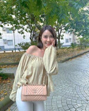 DaYuan Lin Instagram - 週一快樂♡
這幾天一直被幸福感包圍著❤️‍🔥
見了好久不見的Popu姐妹們
看了一場很精彩的演唱會
參加了一場充滿愛的婚禮
今天也終於考完了精油證照🙌🏼

最近挺滿足的！
不知道是不是我更用心去感受了

尤其是昨天微醺的時候更開心🫣🤣
還有等等室友要回家的時候😚❤️

#小事情 #小幸福 #此時此刻 #就是最好的時刻 #晚安