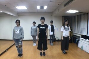 DaYuan Lin Instagram - Popu Lady10歲生日快樂❤️
屬於我們的回憶，我們的青春
實在太多太多數不清的照片和紀錄🥰
用Gossip Girls專輯封面當作我們從女孩轉變為女人的代表😆

也容許我發上幾篇一時間找到也還沒釋出過的練舞片段讓我回憶起當時我們幾乎24小時都黏在一起練舞、檢討、吃飯、工作和玩樂的時光(我的女孩們應該不會想殺我🤣

第一個影片是還沒出道前正在培訓的練舞片段
最後一個影片是我們最後合體釋出的歌曲好像只公開表演過一次？(我竟然忘了歌曲名字了🙄

總之翻著翻著回憶湧現
好懷念當時隨時都有女孩們在一起的日子好歡樂也好安心❤️

也謝謝女孩們的包容和體諒容許我在最後的時光任性的說我想要出走離開去好好的拍戲

不管如何Popu Lady永遠是我最愛的女團🥰
今天因為要拍戲又錯過了難得相聚的時光
總之大家都好好的，朝著彼此的夢想繼續前進🫶

最謝謝的應該還是把我們湊在一起的King哥（我們Popu的爸❤️謝謝你把我們生出來唷🥹