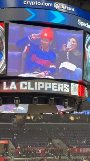 DaYuan Lin Instagram - 第一次到美國看現場的NBA就這樣被拍到！
太驚喜了！！！！🫣
剛好今天是情人節💘
情人節快樂哦✨❤️

#大放閃時刻 #認愛 🌹