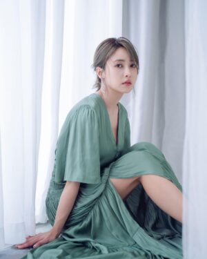 DaYuan Lin Instagram - 拖了那麼久才發🥲
因爲 #選擇困難症發作 
這就是為什麼每一次拍照我都很想迅速結束的原因
因爲越拍越多然後就選不出來了🫣
尤其是和熟悉的攝影師 @kay820one 凱華一起
太多好喜歡的最後也只能忍心刪去🥹

Thank you💞
妝髮 @sharonlunlun 
攝影 @kay820one 
服裝 @majeparis 

#淡淡的哀傷
