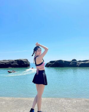 DaYuan Lin Instagram - 嘗試了一直很想挑戰的水上運動💪🏻
(你猜猜看？

達成了本來是今天預約好要去做的事(結果人數不夠直接被取消🥲

#謝謝陪我一起體驗的同伴們
#花甲少年趣旅行
#算是又開拓了一項新興趣
#原來是我水妹妹 
#現在是十足的小黑妞了 🧑🏿‍🦰
#笑成這樣 #台東的太陽跟台東人一樣熱情 ❤️‍🔥
