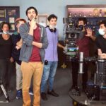 Daniel Hendler Instagram - Hoy se estrenó en netflix División palermo, tremenda serie creada por @santikorovsky junto a un grupazo de guionistas, productores y equipo técnico, e interpretada por un elenco maravilloso del que tengo el gusto de formar parte. Difícil nombrarlos a todos (sobretodo porque quería llegar a publicar esto el día del estreno, pero creo que se puede editar el texto así que luego los incluiré :) Sobre el final del carrete se puede ver lo que nos divertimos, en un rodaje exigente y de alta calidá. Son 8 capitulos. ¡Ojalá los disfruten!