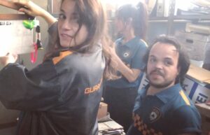 Daniel Hendler Instagram - Hoy se estrenó en netflix División palermo, tremenda serie creada por @santikorovsky junto a un grupazo de guionistas, productores y equipo técnico, e interpretada por un elenco maravilloso del que tengo el gusto de formar parte. 
Difícil nombrarlos a todos (sobretodo porque quería llegar a publicar esto el día del estreno, pero creo que se puede editar el texto así que luego los incluiré :)
Sobre el final del carrete se puede ver lo que nos divertimos, en un rodaje exigente y de alta calidá. 
Son 8 capitulos. 
¡Ojalá los disfruten!