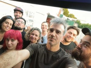 Daniel Hendler Instagram - Difícil retratar con fotos un rodaje tan intenso y emocionante. Equipo y elenco inolvidables en esta serie Los mufas del gran @gabomedina75 
Gracias a todxs
@diecremonesi @pilargamboaa @pepeariasactor @flor.orce @bazillogonzalo @merambrogi @luciobonelli @lodemarta @emilianokaczka @biancaoliveti @barbararexmakeup @loresuperville.makeup @nahuelalandc @feferobledopeinador @juliandabien @carlastelladf @jan.zolo @ameriraquel @julietakoop @lanati_h @tomasobalas 
♥️🤟🏾