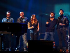 Daniel Lévi Instagram - Merci à vous tous d’avoir été là pour lui… 🤍 Cet hymne restera à jamais l’empreinte de mon mari et aussi celle d’une aventure humaine extraordinaire à vos côtés… alors aujourd’hui, TOUS ENSEMBLE, continuez à faire vivre cette si belle chanson 🙏🏻